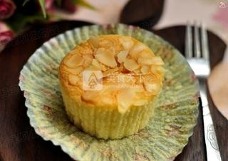 <a href=/shicai/mimian/DanNaiYou/index.html target=_blank><u>淡<a href=/shicai/mimian/NaiYou/index.html target=_blank><u>奶油</u></a></u></a>小蛋糕
