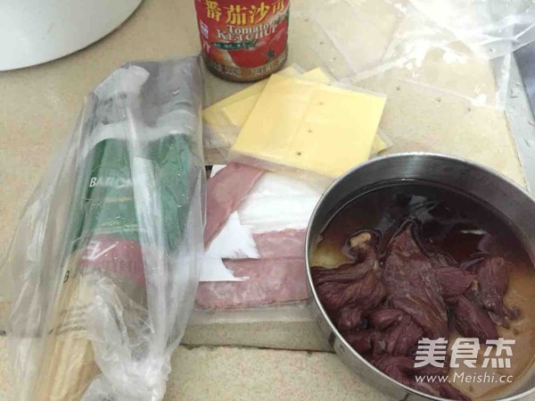 <a href=/shicai/rouqin/NiuRou/index.html target=_blank><u>牛肉</u></a><a href=/shicai/rouqin/PeiGen/index.html target=_blank><u>培根</u></a><a href=/shicai/mimian/ZhiShi/index.html target=_blank><u>芝士</u></a>焗意粉的做法