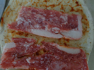 飞饼<a href=/shicai/rouqin/PeiGen/index.html target=_blank><u>培根</u></a>卷