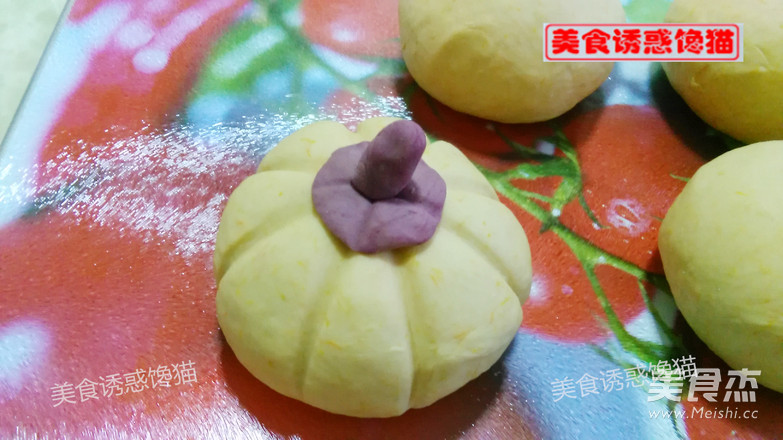 <a href=/shicai/shucai/NanGua/index.html target=_blank><u>南瓜</u></a><a href=/shicai/guopin/HuaSheng/index.html target=_blank><u>花生</u></a>包的做法