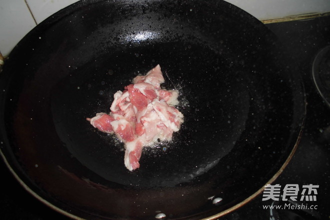 <a href=/shicai/shucai/XingBaoGu/index.html target=_blank><u><a href=/shicai/guopin/Xing/index.html target=_blank><u>杏</u></a>鲍菇</u></a>炒肉的做法