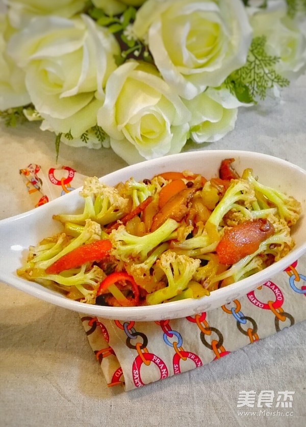 <a href=/shicai/shucai/XiangGu/index.html target=_blank><u>香菇</u></a>炒<a href=/shicai/shucai/CaiHua/index.html target=_blank><u>菜花</u></a>的做法