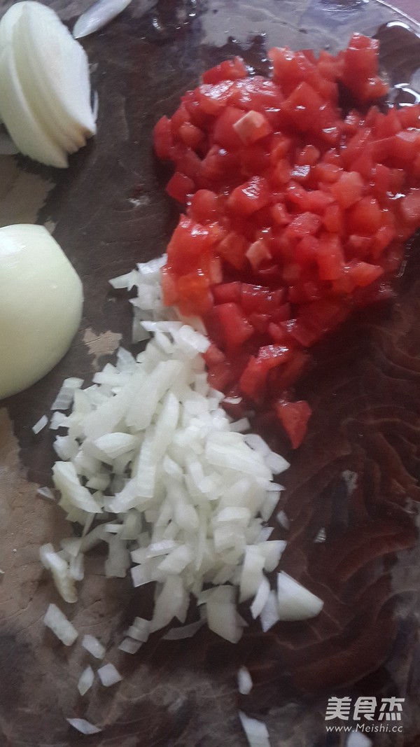 <a href=/shicai/rouqin/NiuRou/index.html target=_blank><u>牛肉</u></a>葱香比萨的做法