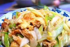 大葱炒<a href=/shicai/rouqin/JiDan/index.html target=_blank><u>鸡蛋</u></a>