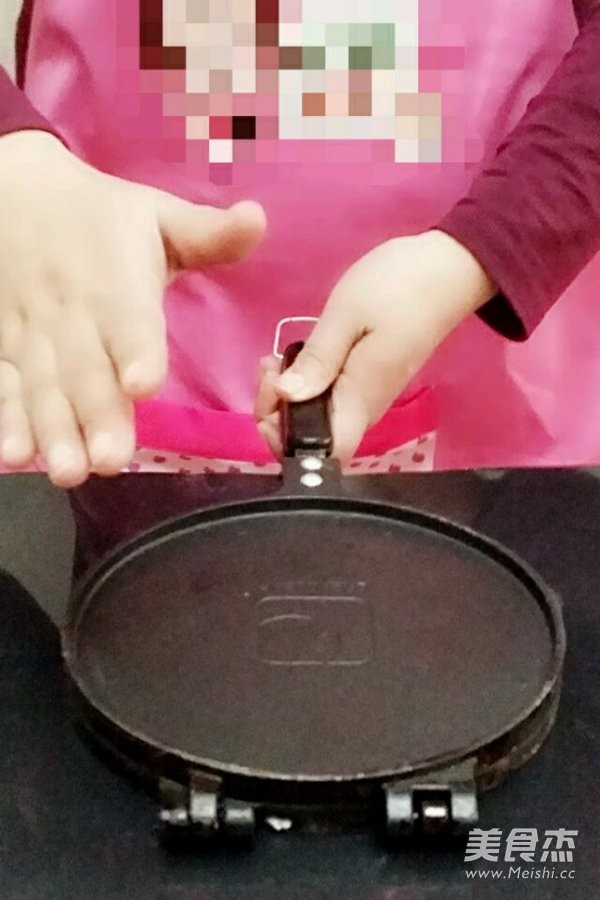 <a href=/shicai/rouqin/RouSong/index.html target=_blank><u>肉松</u></a><a href=/shicai/shuichanpin/ZiCai/index.html target=_blank><u>紫菜</u></a>凤凰卷的做法