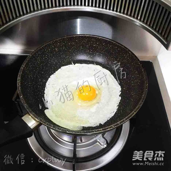 <a href=/shicai/rouqin/JiDan/index.html target=_blank><u>鸡蛋</u></a>手卷的做法