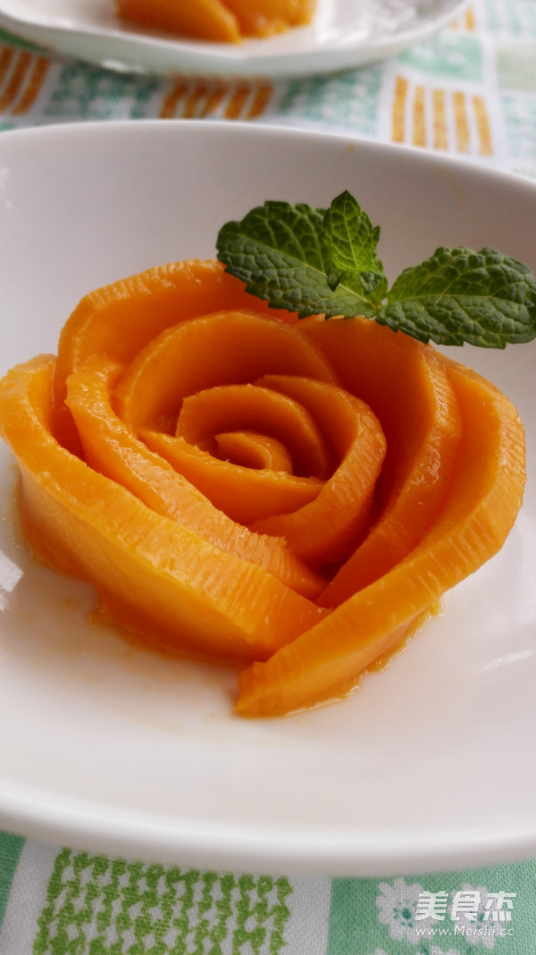 <a href=/shicai/guopin/MangGuo/index.html target=_blank><u>芒果</u></a><a href=/shicai/shucai/MeiGuiHua/index.html target=_blank><u>玫瑰花</u></a>的做法