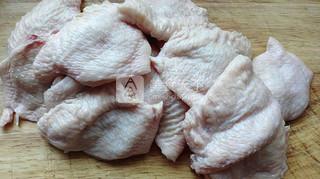 <a href=/shicai/rouqin/JiChi/index.html target=_blank><u>鸡翅</u></a>包饭