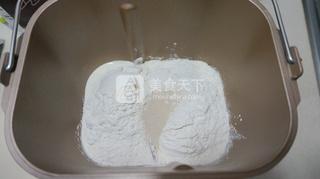 <a href=/shicai/guopin/LiZiLiZi/index.html target=_blank><u>李子</u></a>酱花盘<a href=/shicai/mimian/MianBao/index.html target=_blank><u>面包</u></a>