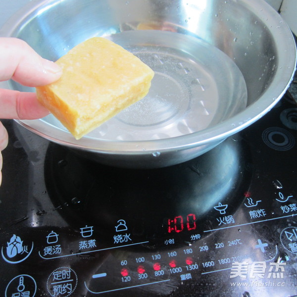 红糖<a href=/shicai/guopin/LiZhi/index.html target=_blank><u>荔枝</u></a>汤丸的做法