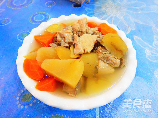 雪莲果<a href=/shicai/rouqin/PaiGu/index.html target=_blank><u>排骨</u></a>汤的做法