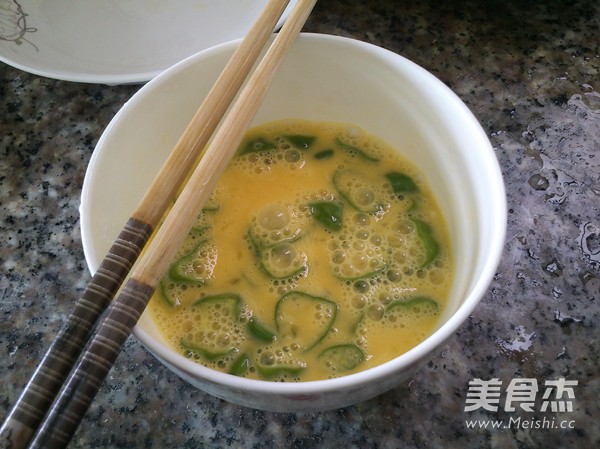 尖椒炒<a href=/shicai/rouqin/JiDan/index.html target=_blank><u>鸡蛋</u></a>的做法