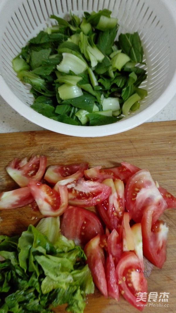 番茄<a href=/shicai/shucai/QingCai/index.html target=_blank><u>青菜</u></a>面的做法
