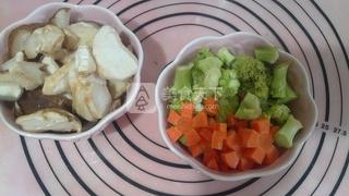 芝加哥酱<a href=/shicai/shuichanpin/YouYu/index.html target=_blank><u>鱿鱼</u></a>烩二菇