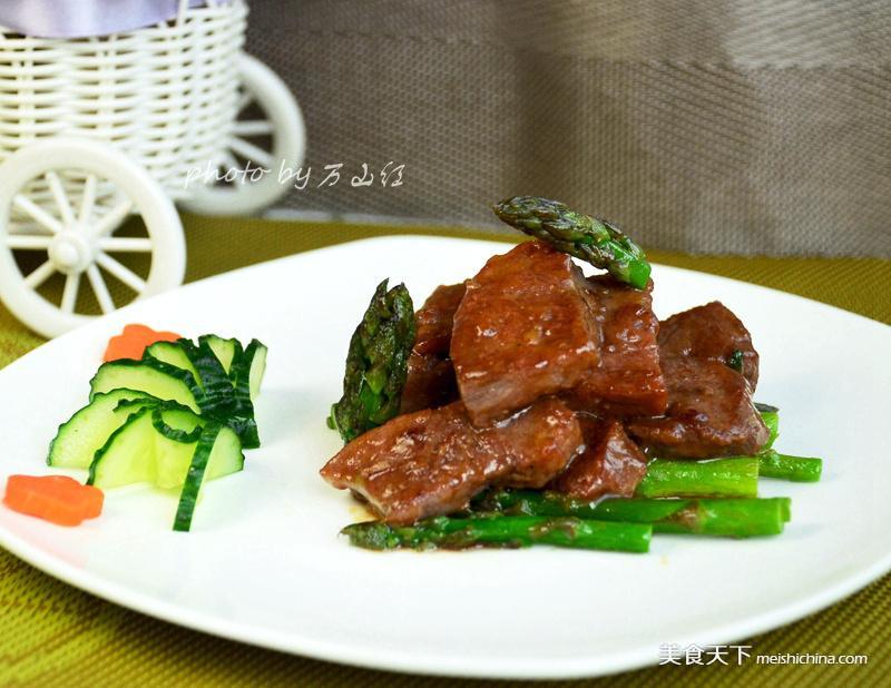 <a href=/shicai/shucai/LuSun/index.html target=_blank><u>芦笋</u></a>菲力<a href=/shicai/rouqin/NiuPai/index.html target=_blank><u>牛排</u></a>