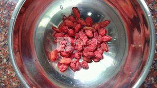 沙参<a href=/shicai/shucai/ShanYao/index.html target=_blank><u>山药</u></a>炖猪骨汤