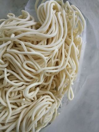 <a href=/shicai/shucai/XiHongShi/index.html target=_blank><u>西红柿</u></a><a href=/shicai/shucai/BoCai/index.html target=_blank><u>菠菜</u></a>热汤面