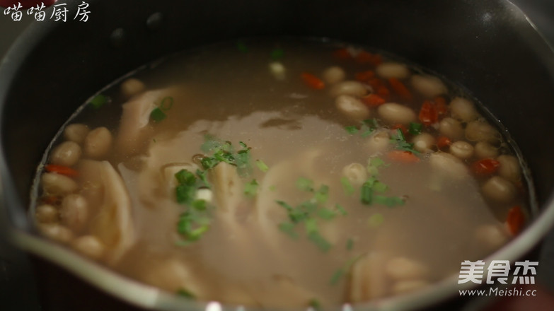 <a href=/shicai/shucai/LianOu/index.html target=_blank><u>莲<a href=/shicai/shucai/Ou/index.html target=_blank><u>藕</u></a></u></a><a href=/shicai/guopin/HuaSheng/index.html target=_blank><u>花生</u></a><a href=/shicai/rouqin/PaiGu/index.html target=_blank><u>排骨</u></a>汤的做法