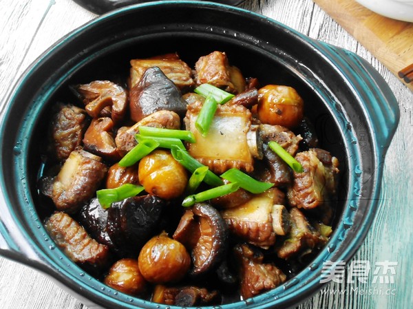 <a href=/shicai/shucai/XiangGu/index.html target=_blank><u>香菇</u></a><a href=/shicai/guopin/LiZi/index.html target=_blank><u>栗子</u></a>烧<a href=/shicai/rouqin/PaiGu/index.html target=_blank><u>排骨</u></a>的做法