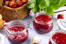 <a href=/shicai/guopin/CaoMei/index.html target=_blank><u>草莓</u></a>果酱的做法,<a href=/shicai/guopin/CaoMei/index.html target=_blank><u>草莓</u></a>果酱做法