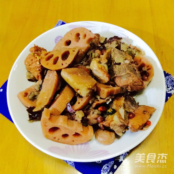 <a href=/shicai/shucai/LianOu/index.html target=_blank><u>莲<a href=/shicai/shucai/Ou/index.html target=_blank><u>藕</u></a></u></a>汤的做法