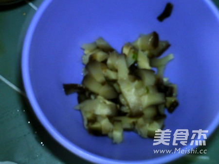 土司<a href=/shicai/shucai/XiangGu/index.html target=_blank><u>香菇</u></a><a href=/shicai/rouqin/ZhengJi/index.html target=_blank><u>鸡肉</u></a>派的做法