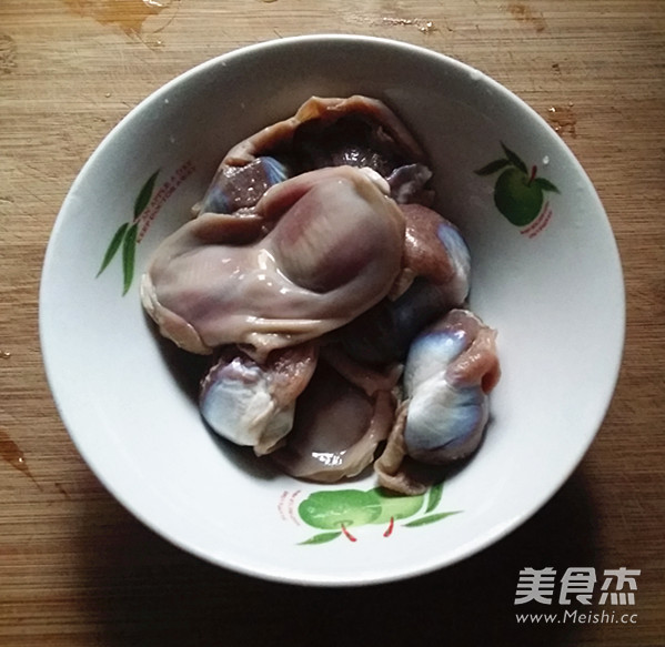 盐水<a href=/shicai/rouqin/YaZhen/index.html target=_blank><u>鸭胗</u></a>的做法