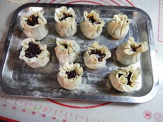 杂蔬<a href=/shicai/mimian/HeiMi/index.html target=_blank><u>黑米</u></a>烧麦