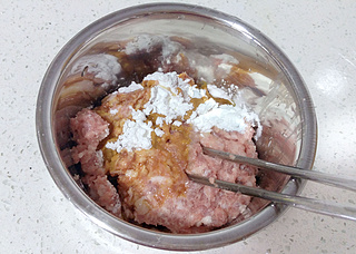 <a href=/shicai/mimian/YanMai/index.html target=_blank><u>燕麦</u></a>全麦<a href=/shicai/guopin/HuaSheng/index.html target=_blank><u>花生</u></a>肉包