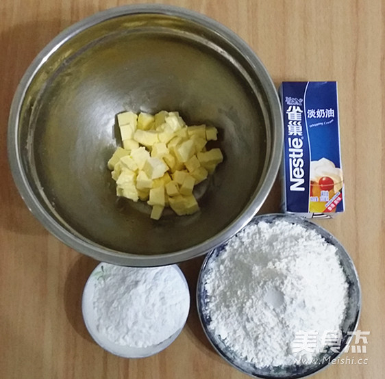 <a href=/shicai/mimian/NaiYou/index.html target=_blank><u>奶油</u></a>曲奇的做法