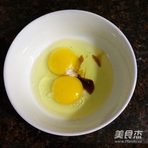 <a href=/shicai/shucai/CaiXin/index.html target=_blank><u>菜心</u></a>炒<a href=/shicai/mimian/HeFen/index.html target=_blank><u>河粉</u></a>的做法