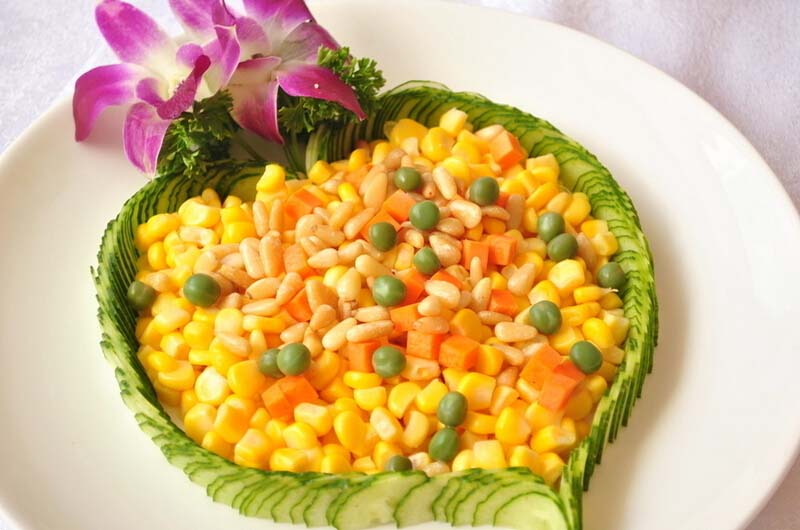 松仁<a href=/shicai/mimian/YuMi/index.html target=_blank><u>玉米</u></a>的做法1