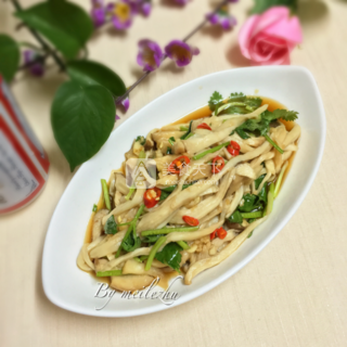 凉拌<a href=/shicai/shucai/XingBaoGu/index.html target=_blank><u><a href=/shicai/guopin/Xing/index.html target=_blank><u>杏</u></a>鲍菇</u></a>