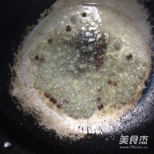 <a href=/shicai/shucai/LianOu/index.html target=_blank><u>莲<a href=/shicai/shucai/Ou/index.html target=_blank><u>藕</u></a></u></a>炒肉片的做法