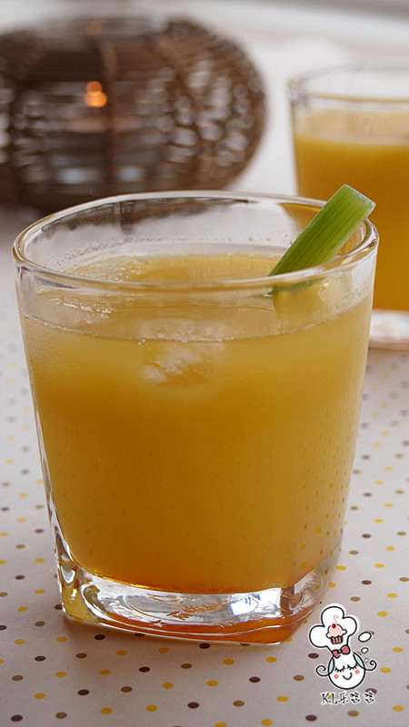 <a href=/shicai/shucai/XiQin/index.html target=_blank><u>西芹</u></a>香橙美颜汁