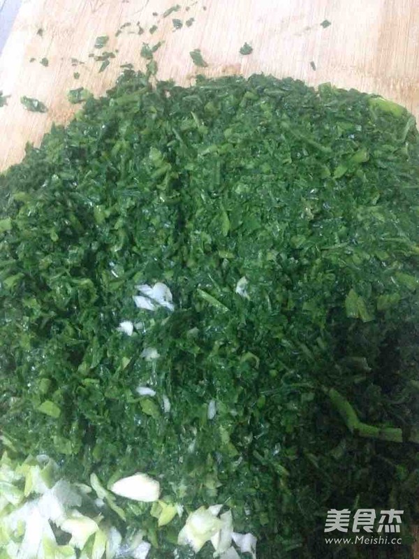 <a href=/shicai/shucai/JiCai/index.html target=_blank><u>荠菜</u></a><a href=/shicai/rouqin/ZhuRou/index.html target=_blank><u>猪肉</u></a>馅饼的做法