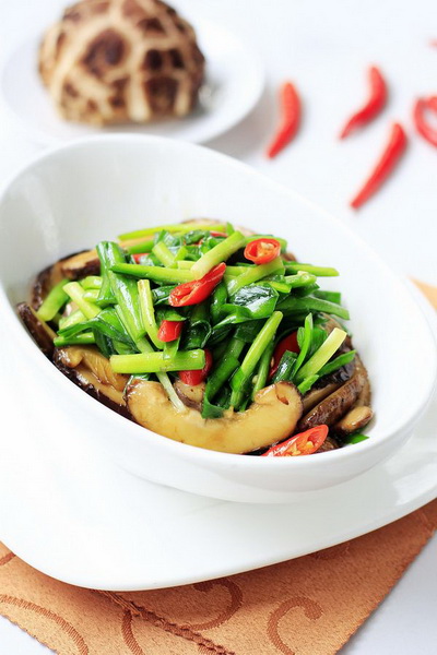 <a href=/shicai/shucai/JiuCai/index.html target=_blank><u>韭菜</u></a>炒<a href=/shicai/shucai/HuaGu/index.html target=_blank><u>花菇</u></a>的做法