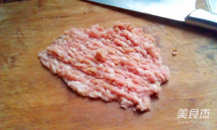 肉丸<a href=/shicai/shucai/LuoBo/index.html target=_blank><u>萝卜</u></a>清汤的做法
