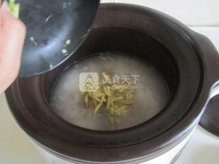 <a href=/shicai/shucai/XiangCai/index.html target=_blank><u>香菜</u></a><a href=/shicai/rouqin/ZhuGan/index.html target=_blank><u>猪肝</u></a>阴米粥