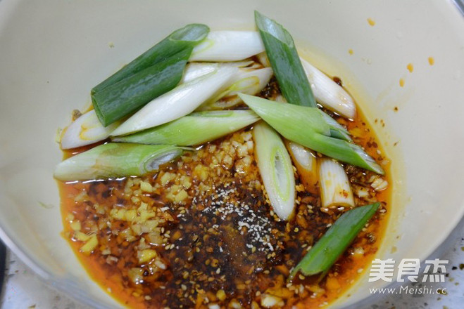 凉拌<a href=/shicai/rouqin/ZhuXin/index.html target=_blank><u>猪心</u></a>家常做法的做法