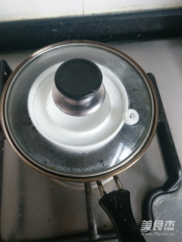 <a href=/shicai/guopin/CaoMei/index.html target=_blank><u>草莓</u></a><a href=/shicai/mimian/NiuNai/index.html target=_blank><u>牛奶</u></a><a href=/shicai/yaoshi/YaWo/index.html target=_blank><u>燕窝</u></a>的做法