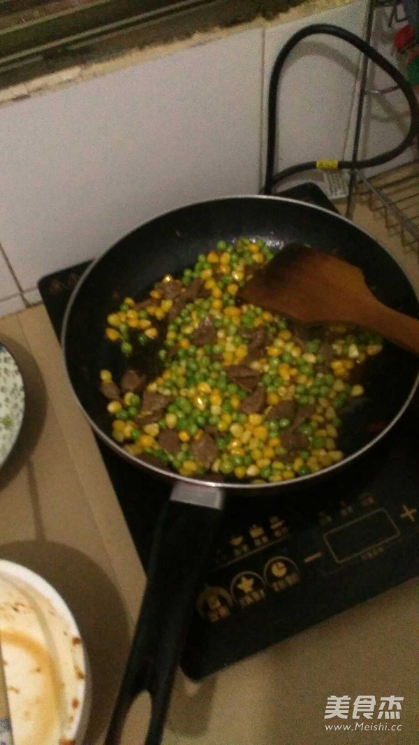 <a href=/shicai/rouqin/NiuRou/index.html target=_blank><u>牛肉</u></a>饭的做法