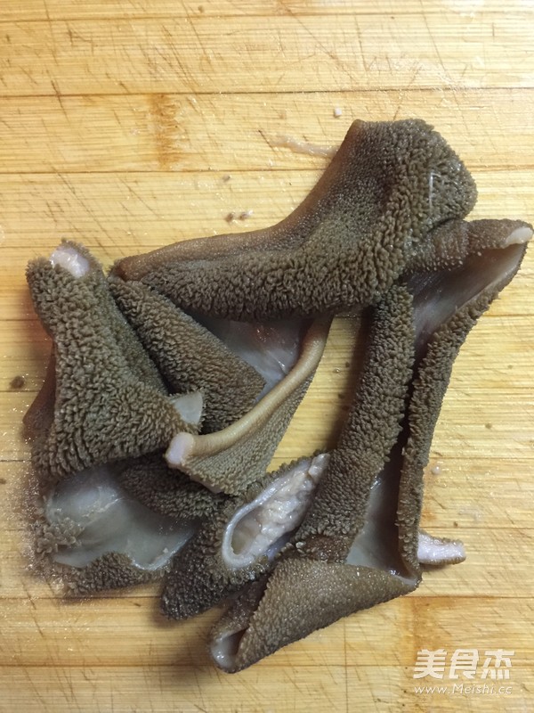 凉拌<a href=/shicai/rouqin/YangDu/index.html target=_blank><u>羊肚</u></a>的做法