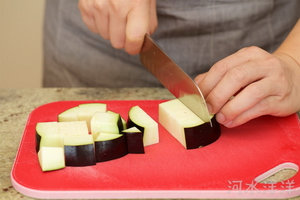 下饭神菜酱烧<a href=/shicai/shucai/QieZi/index.html target=_blank><u>茄子</u></a>步骤7