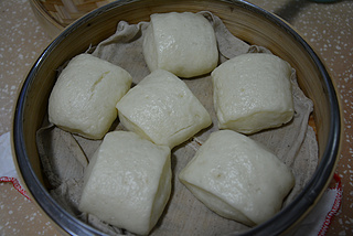 <a href=/shicai/mimian/NiuNai/index.html target=_blank><u>牛奶</u></a>刀切馒头