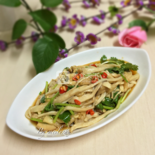 凉拌<a href=/shicai/shucai/XingBaoGu/index.html target=_blank><u><a href=/shicai/guopin/Xing/index.html target=_blank><u>杏</u></a>鲍菇</u></a>