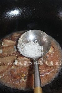 糖<a href=/shicai/diaoweipin/Cu/index.html target=_blank><u>醋</u></a><a href=/shicai/rouqin/PaiGu/index.html target=_blank><u>排骨</u></a>的做法图解10