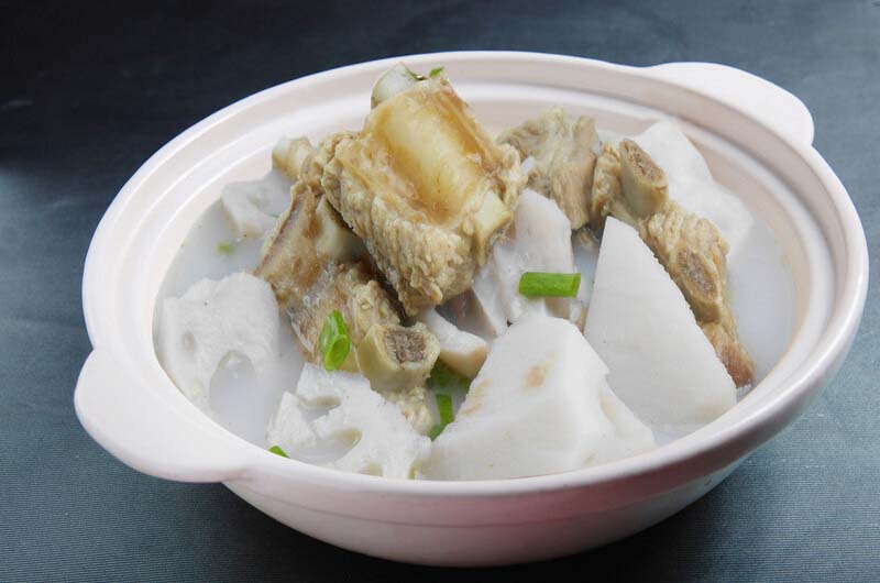 <a href=/shicai/shucai/LianOu/index.html target=_blank><u>莲<a href=/shicai/shucai/Ou/index.html target=_blank><u>藕</u></a></u></a><a href=/shicai/rouqin/PaiGu/index.html target=_blank><u>排骨</u></a>汤的做法2