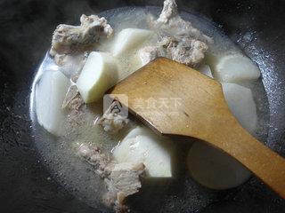 <a href=/shicai/shucai/LuoBo/index.html target=_blank><u>萝卜</u></a>烧<a href=/shicai/rouqin/LongGu/index.html target=_blank><u>龙骨</u></a>