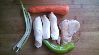 <a href=/shicai/shucai/XingBaoGu/index.html target=_blank><u><a href=/shicai/guopin/Xing/index.html target=_blank><u>杏</u></a>鲍菇</u></a>鸡丁